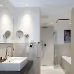 Hotel Hoell Am Main 4*