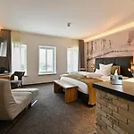 Hotel Hoell Am Main 4*