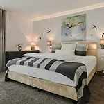 Hotel Hoell Am Main 4*