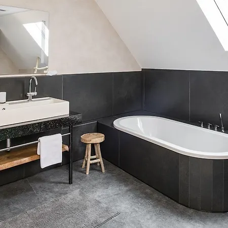 Hoell Am Main מלון