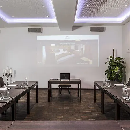 מלון Hoell Am Main 4*