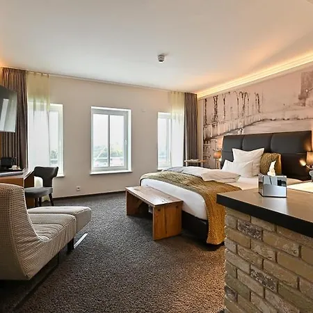 Hotel Hoell Am Main 4*