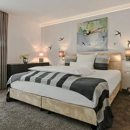 Hotel Höll Am Main 4*