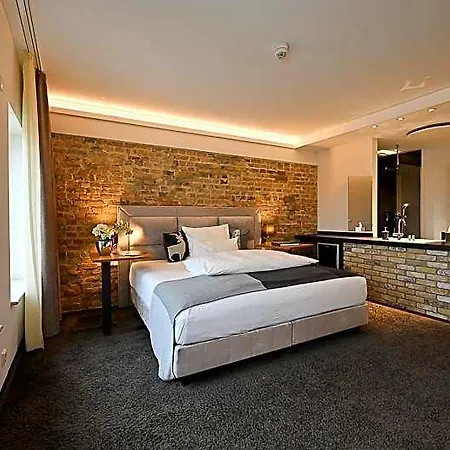 Hotel Höll Am Main 4*