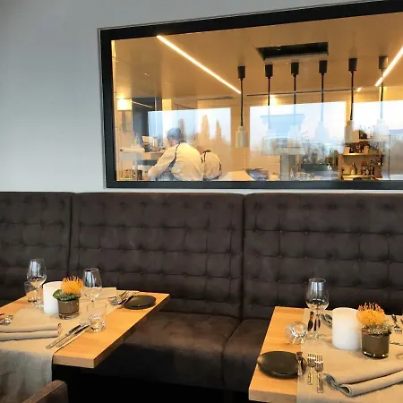 מלון Hoell Am Main 4*