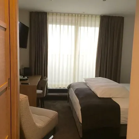 Hoell Am Main فندق 4*