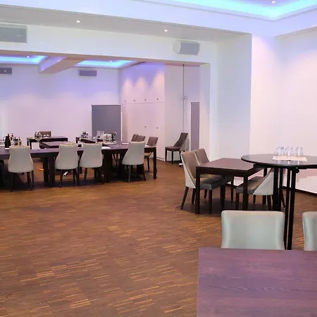 Hotel Hoell Am Main 4*