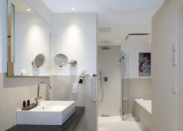 Hotel Hoell Am Main 4*