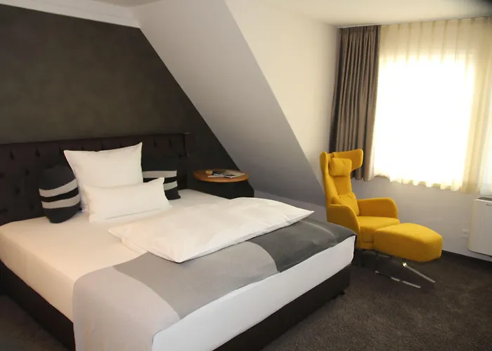 Hotel Hoell Am Main 4*