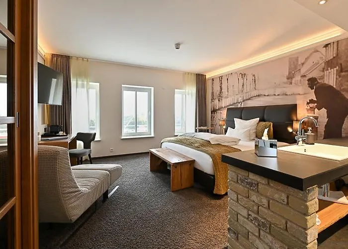 Hotel Hoell Am Main 4*