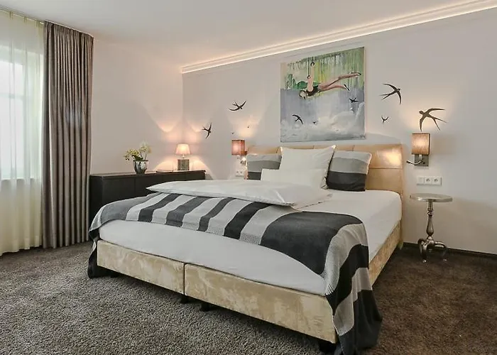 Hotel Hoell Am Main 4*